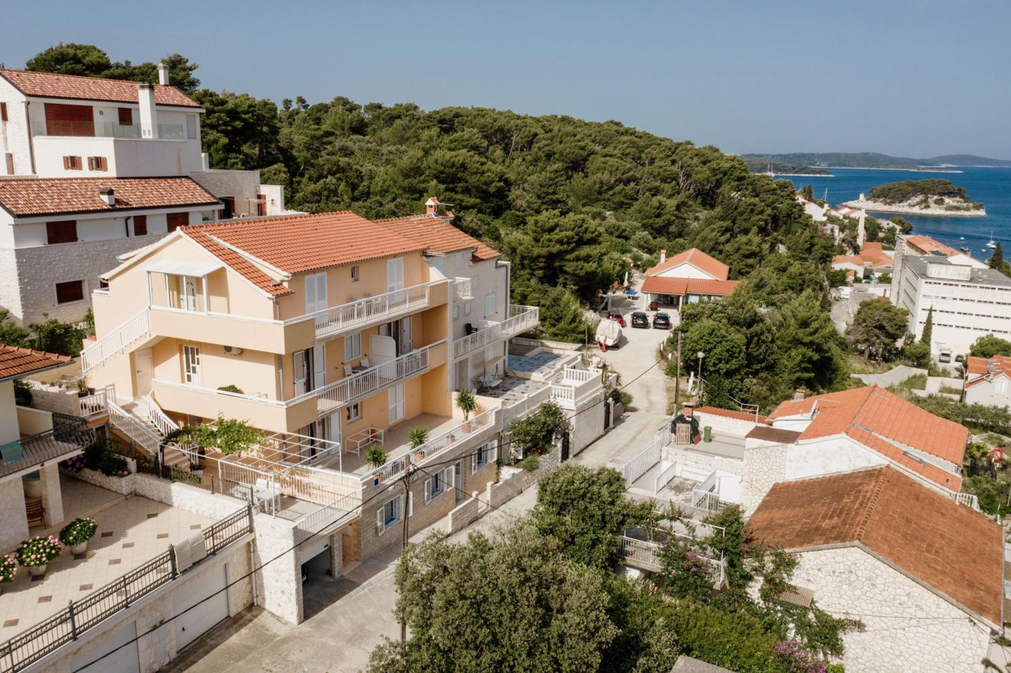Apartments Sunny Elza Hvar Town Esterno foto